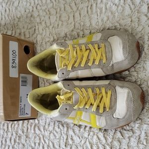 Diesel Surefly Gym Shoes;Men's 7; White, Yellow and Grey